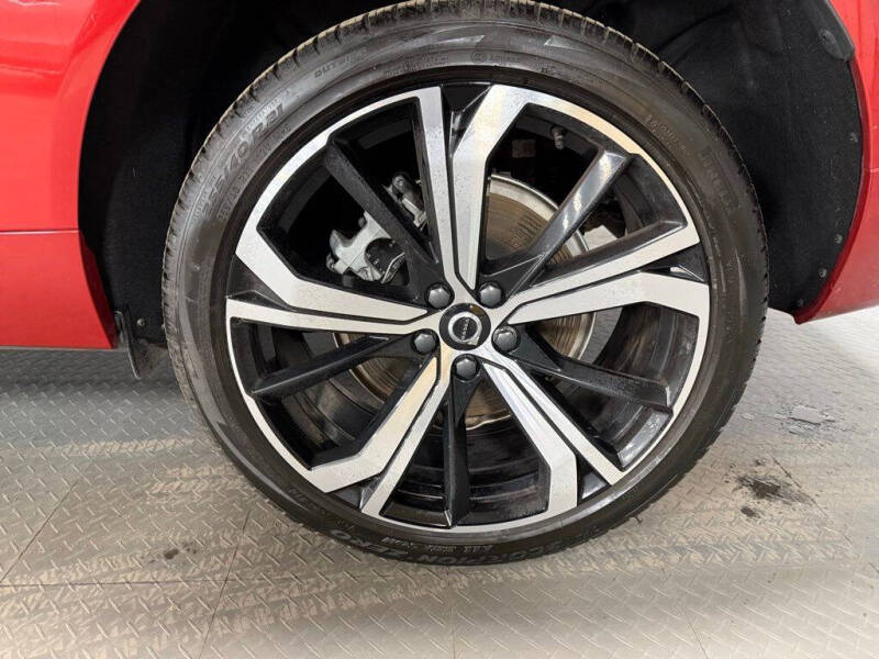 2023 Volvo XC60 B6 Ultimate Dark Theme