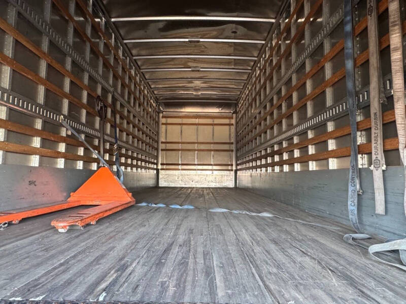 2016 Freightliner M2 26' Box Truck