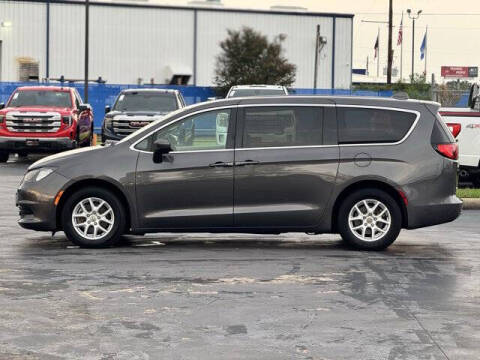 2020 Chrysler Voyager LX