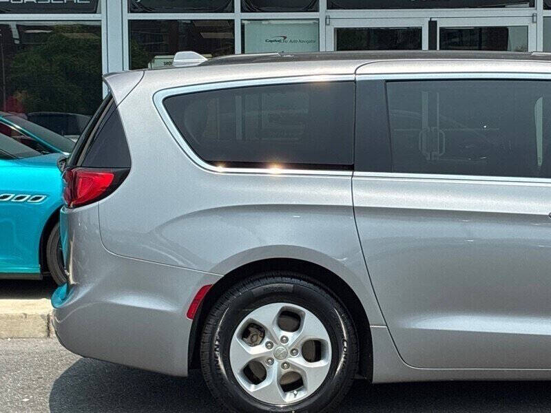 2017 Chrysler Pacifica Hybrid Premium