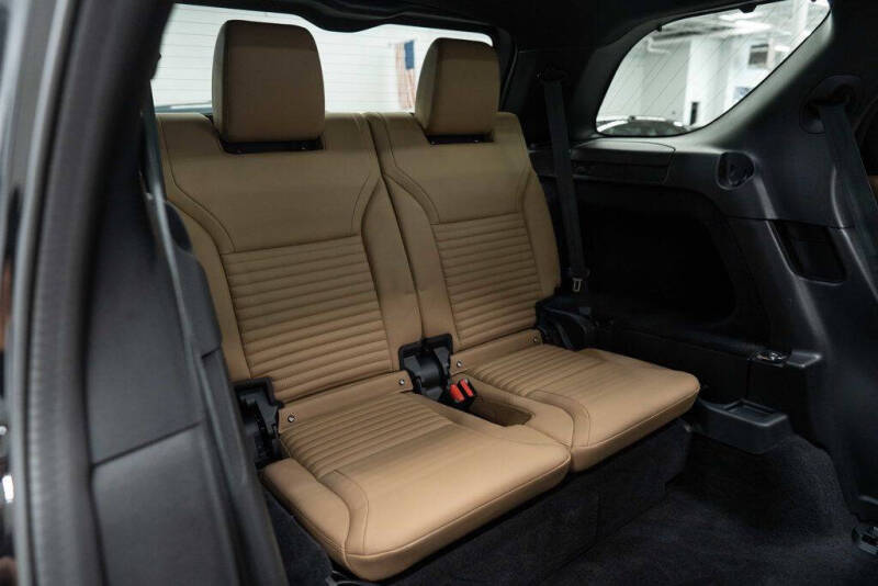 2023 Land Rover Discovery P300 S R-Dynamic