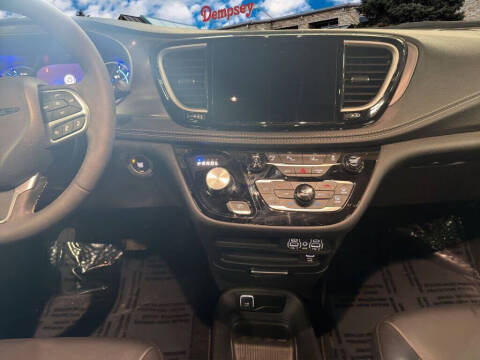 2025 Chrysler Pacifica Plug-In Hybrid Select