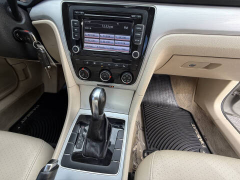 2013 Volkswagen Passat SE PZEV