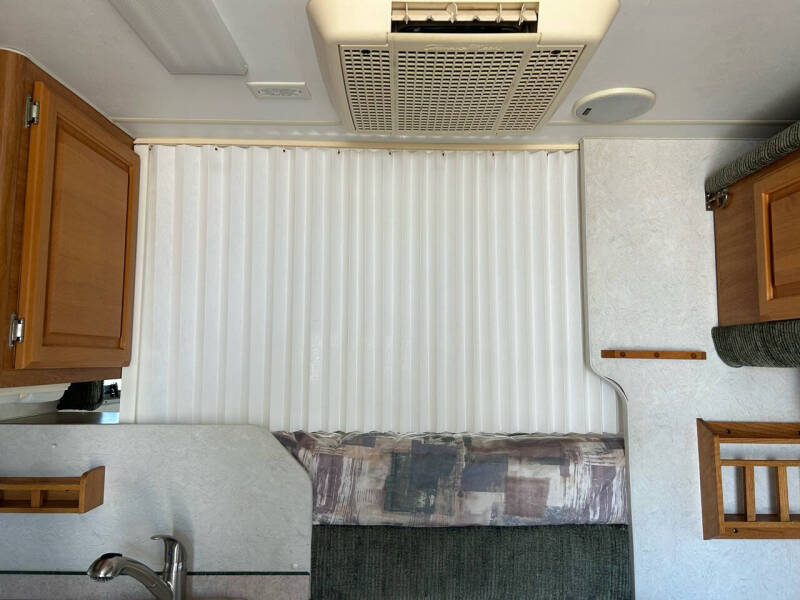 2005 Lance CAMPER 920