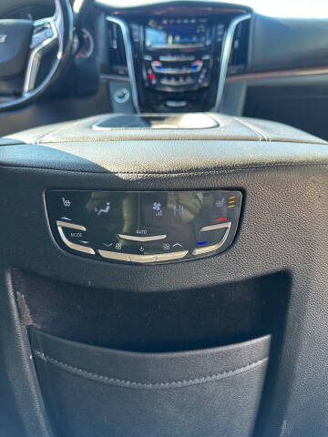 2017 Cadillac Escalade Luxury