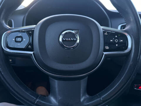 2016 Volvo XC90 T6 Momentum