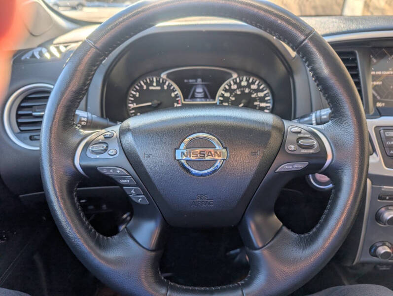 2019 Nissan Pathfinder SL