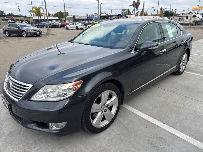 2010 Lexus LS L's photo