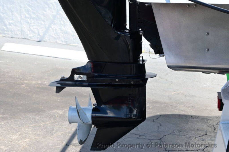 2019 Sun Tracker Fishin Barge 20 DLX