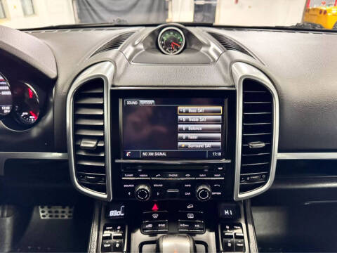 2014 Porsche Cayenne Platinum