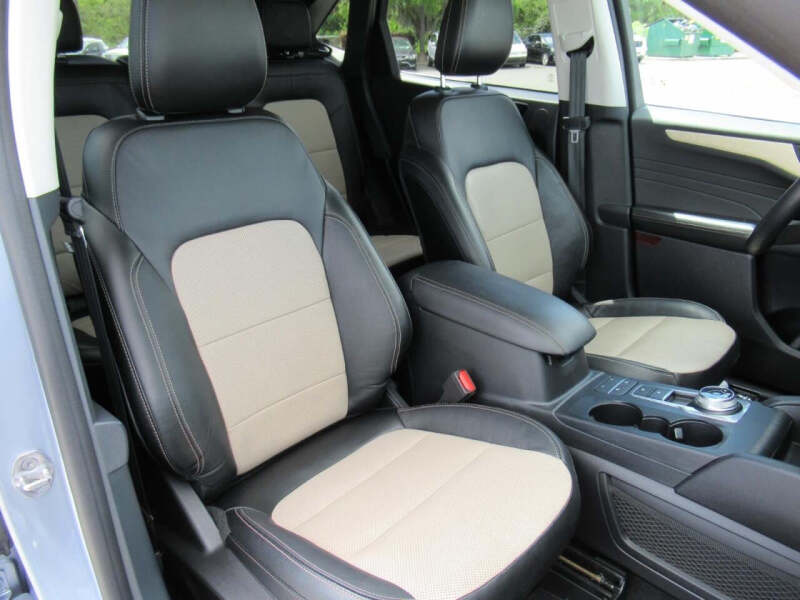 2022 Ford Escape Titanium