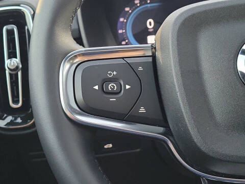 2023 Volvo XC40 B5 Plus Dark Theme