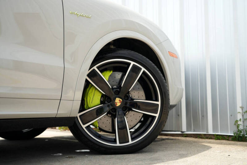 2022 Porsche Cayenne Turbo S E-Hybrid