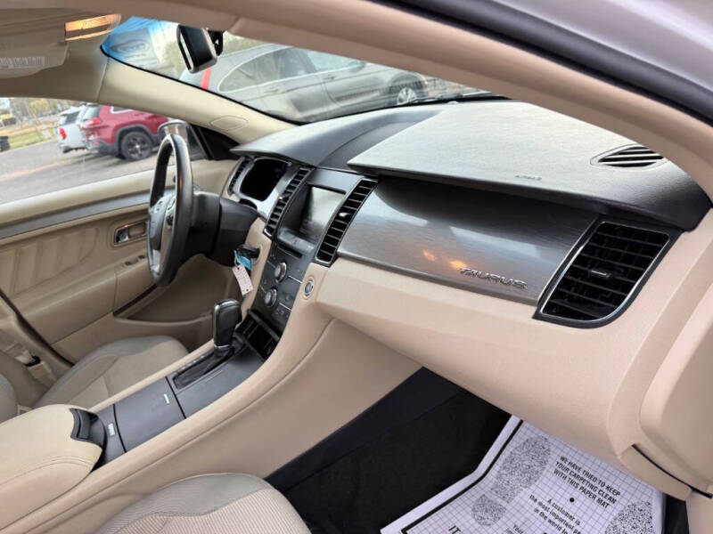 2013 Ford Taurus SEL