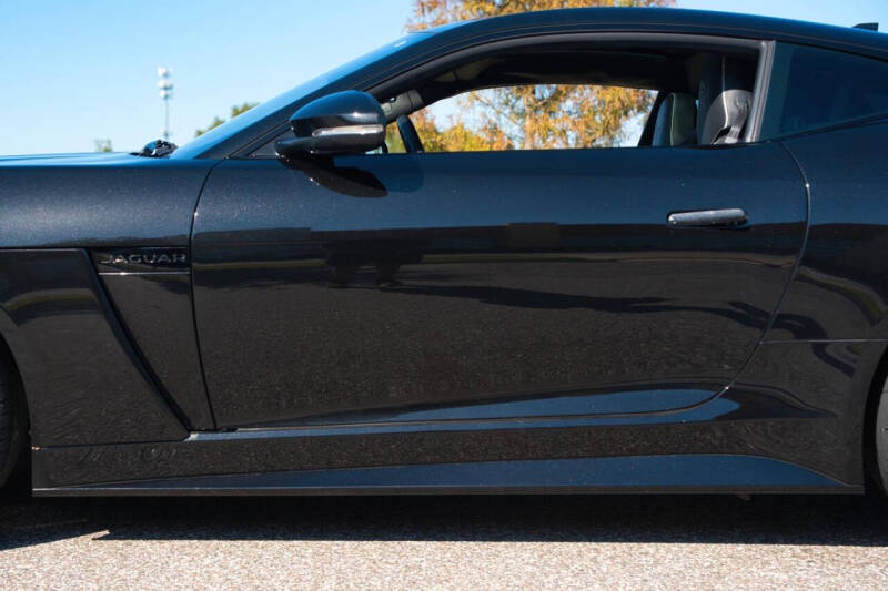 2017 Jaguar F-TYPE SVR