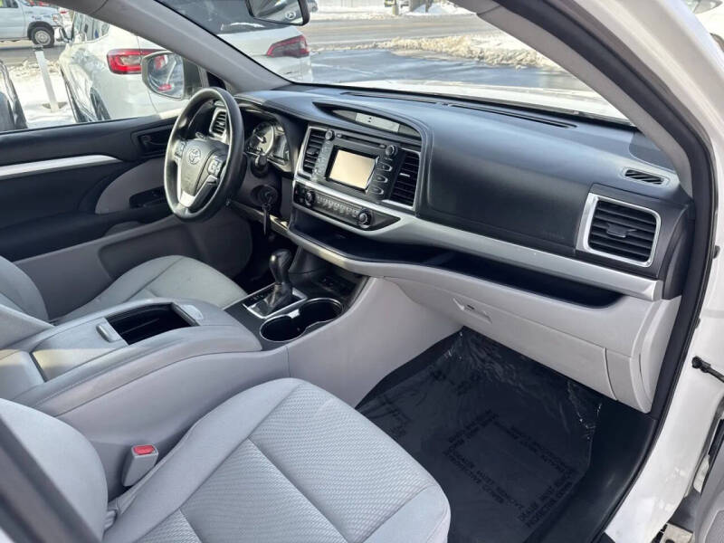 2015 Toyota Highlander LE