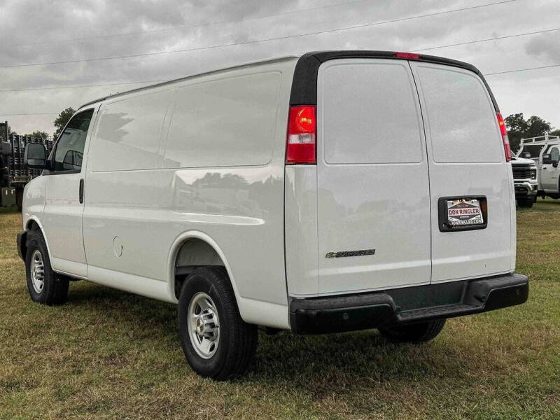 2025 Chevrolet Express 2500