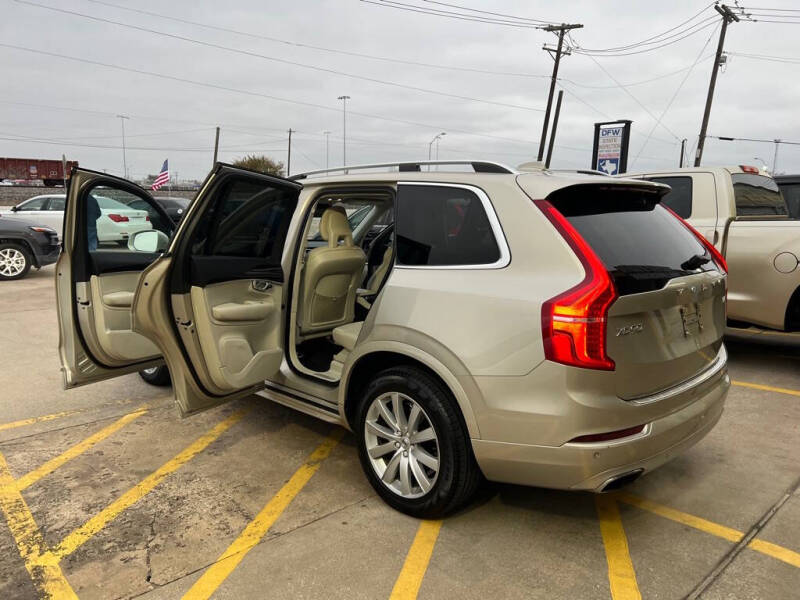 2016 Volvo XC90 T6 Momentum