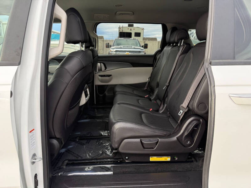 2024 Kia Carnival LX