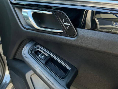 2015 Porsche Macan S