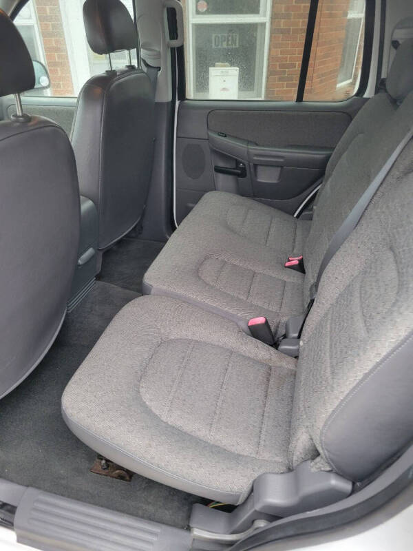 2005 Ford Explorer XLS