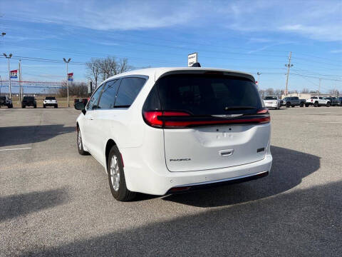 2024 Chrysler Pacifica Touring L