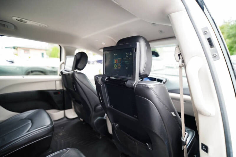 2018 Chrysler Pacifica Hybrid Limited