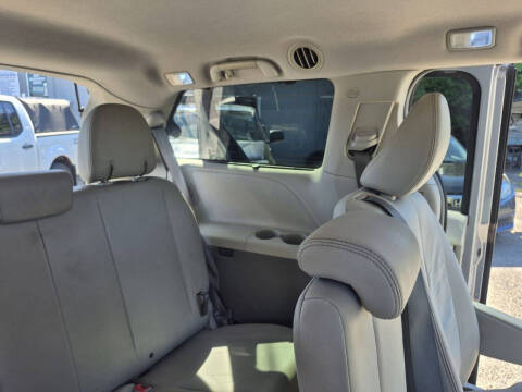 2012 Toyota Sienna XLE 8-Passenger