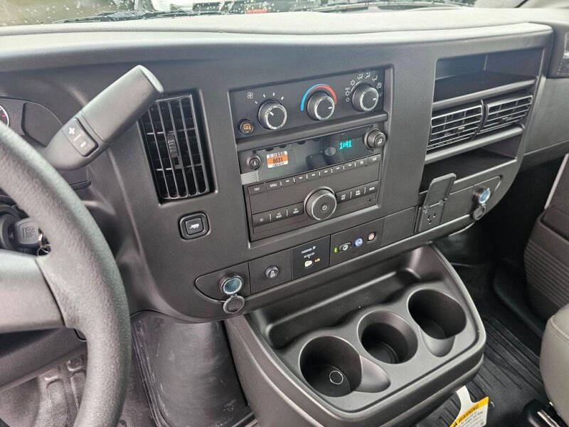 2025 Chevrolet Express 2500