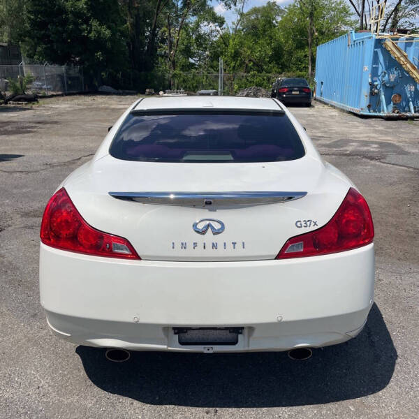 2011 Infiniti G37 Coupe x