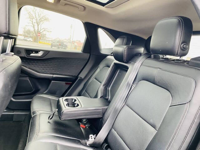 2020 Ford Escape Titanium