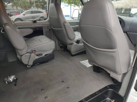 2005 Ford E-Series E-150 Chateau