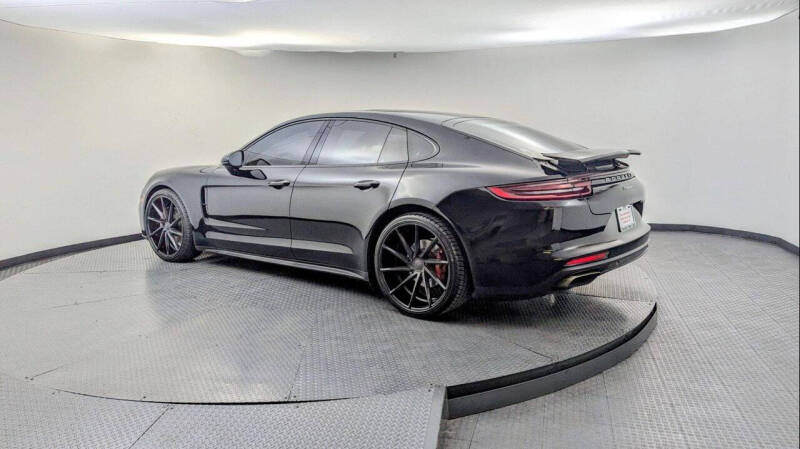 2018 Porsche Panamera 4
