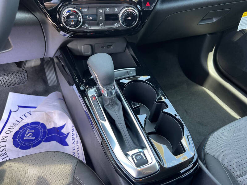 2025 Chevrolet Trax LT