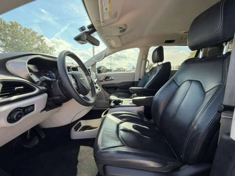 2022 Chrysler Pacifica Hybrid Touring L