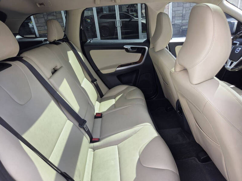 2016 Volvo XC60 T5 Drive-E Platinum