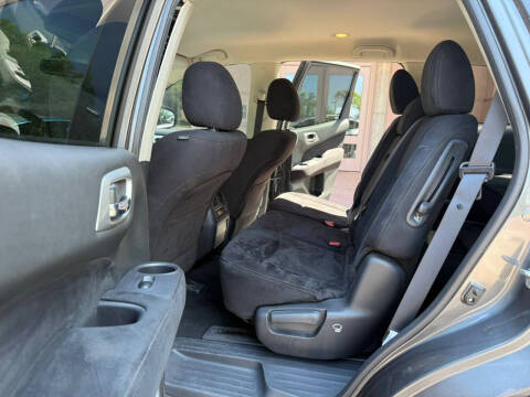 2016 Nissan Pathfinder SV