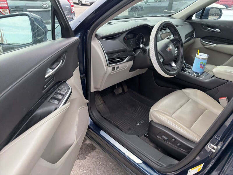 2020 Cadillac XT4 Premium Luxury