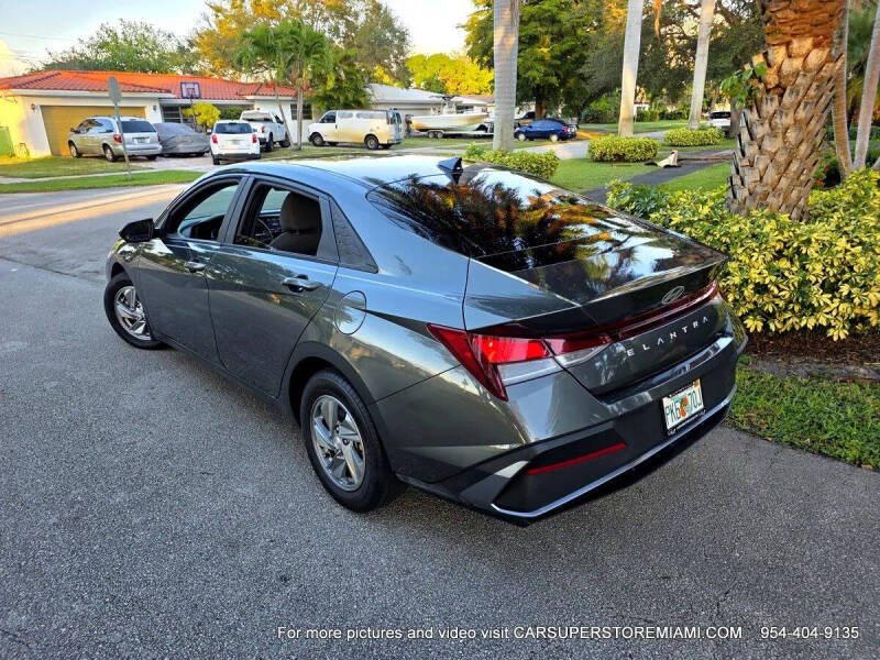 2024 Hyundai Elantra SE