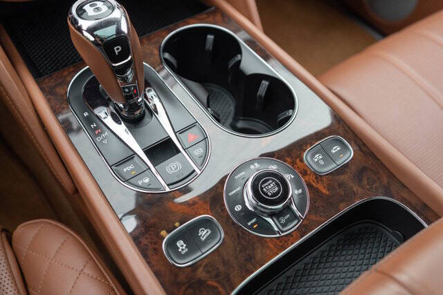 2017 Bentley Bentayga 26