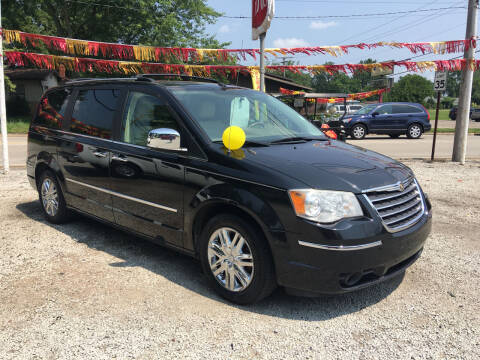 2008 Chrysler Town and Country for sale at Antique Motors in Plymouth IN