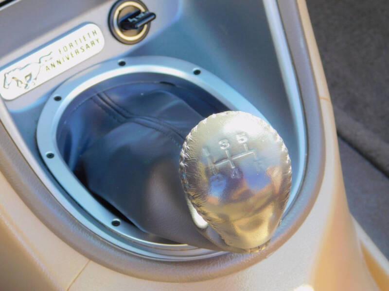 2004 Ford Mustang GT Deluxe