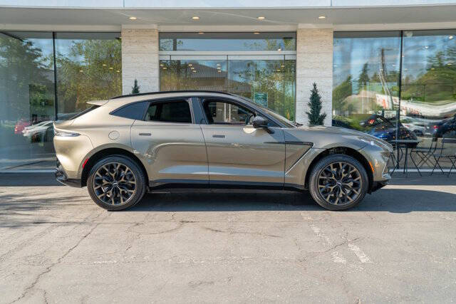2021 Aston Martin DBX 52