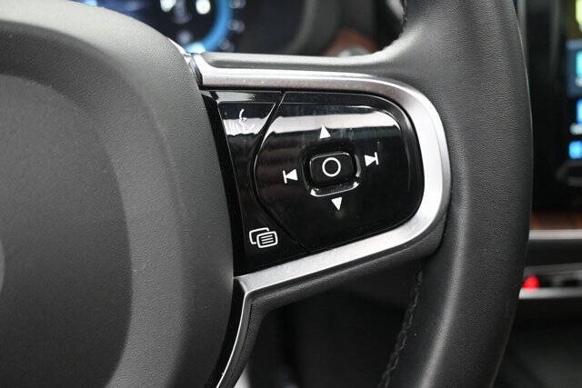 2023 Volvo XC60 B5 Plus Dark Theme