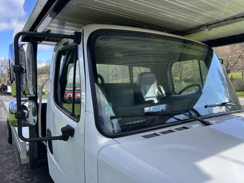 2019 Freightliner Business class M2
