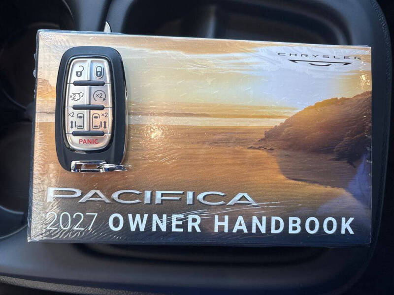 2027 Chrysler Pacifica Select