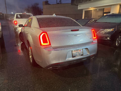 2018 Chrysler 300 Touring