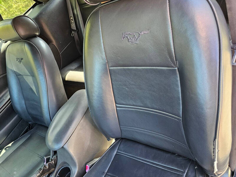 2003 Ford Mustang Deluxe