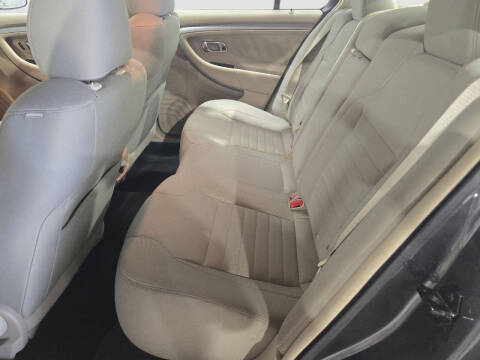2016 Ford Taurus SE