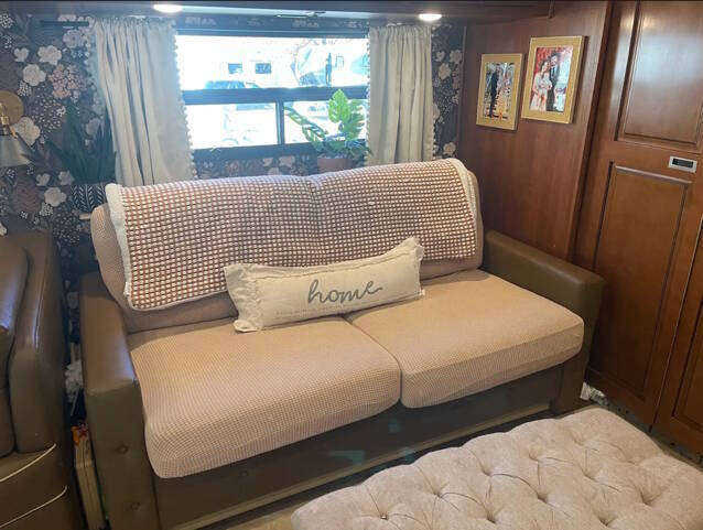 2015 Fleetwood RV Discovery 40G